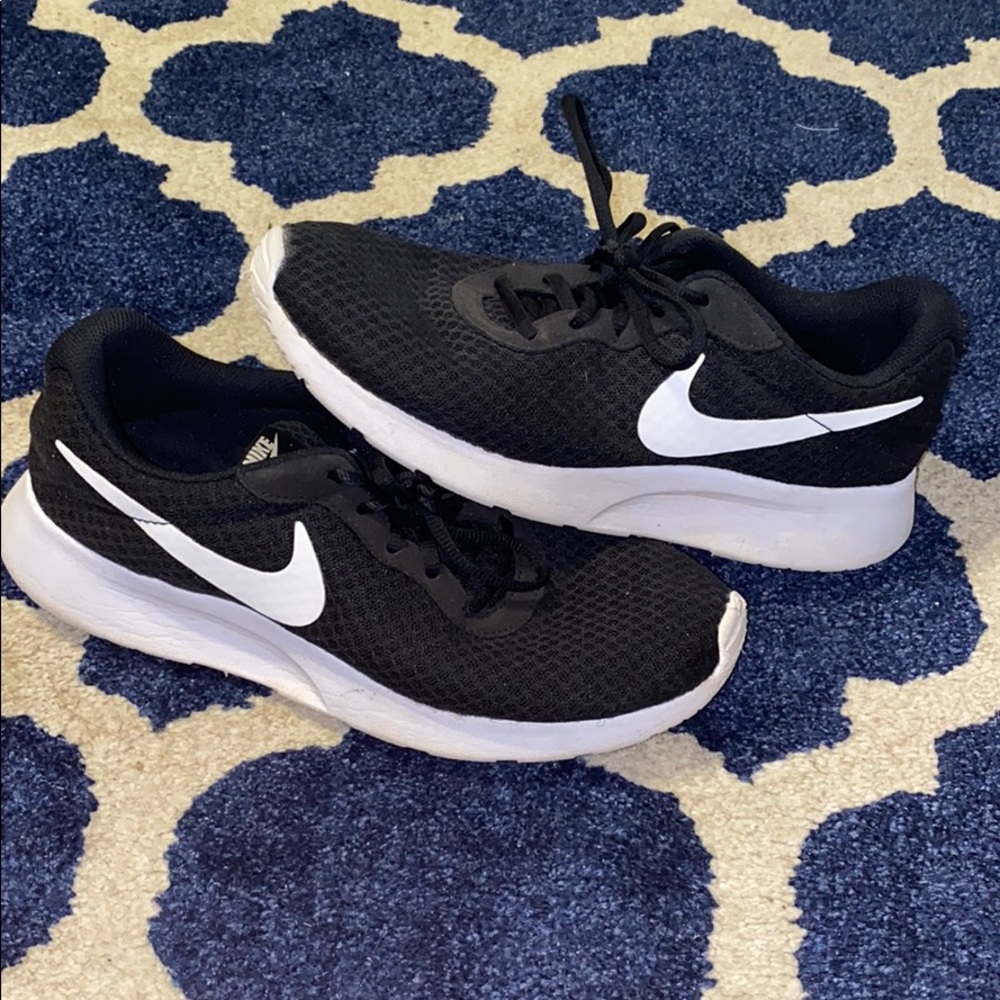 Nike tennis shoes